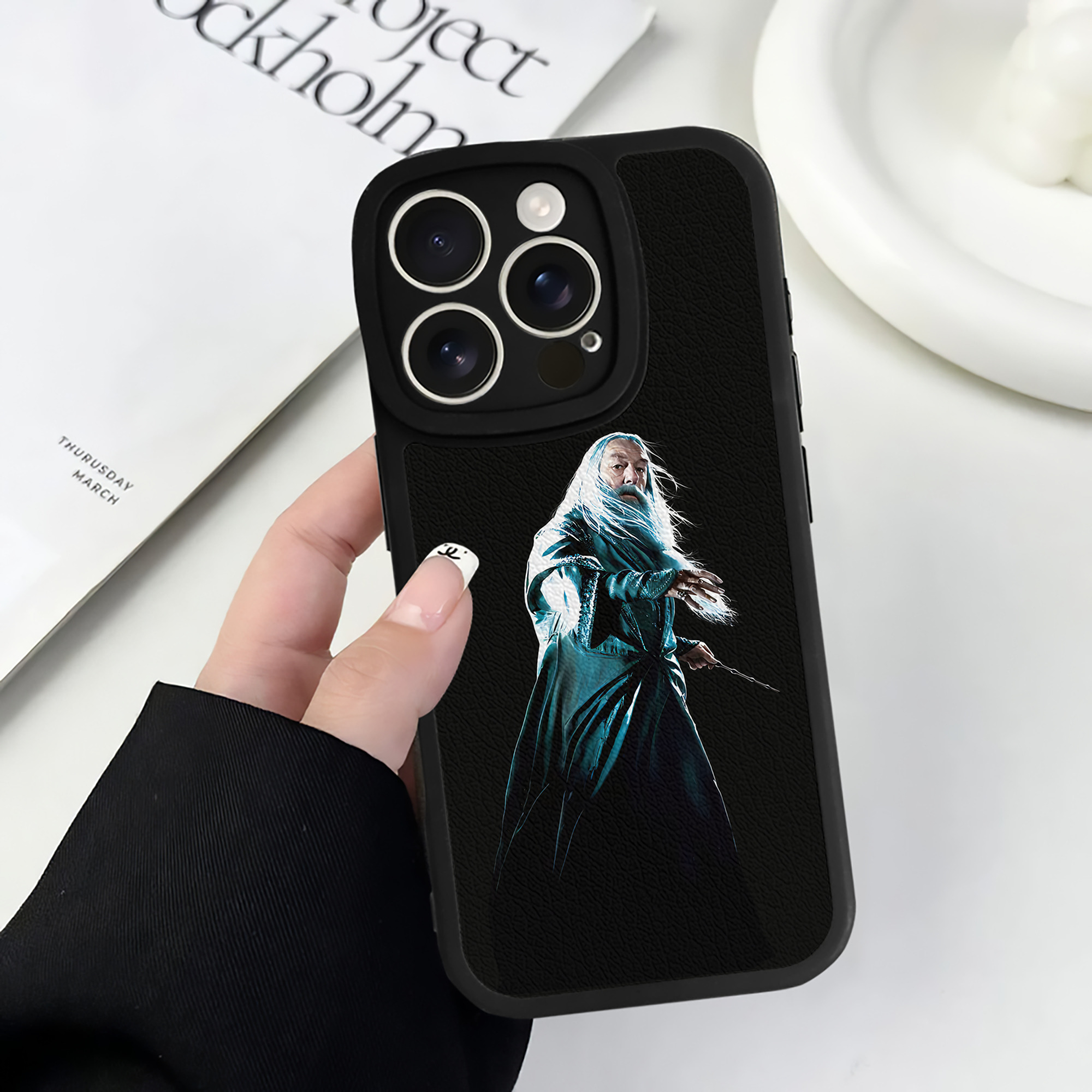（画像用） Harry Potter ハリー・ポッターシリーズ 【iPhone 16シリーズ対応】シリコンスマホケース（レザー調） 材質：シリコン
